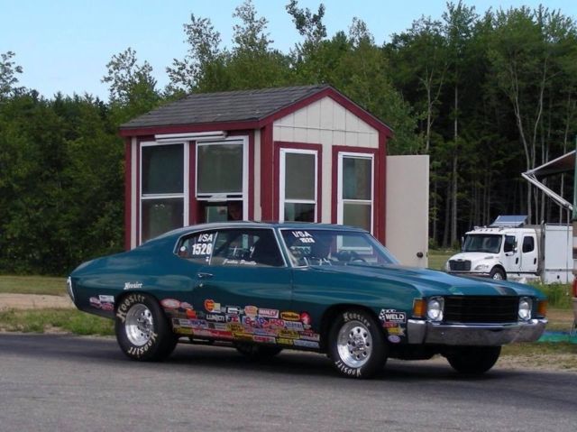 1972 teal Chevrolet Chevelle Coupe