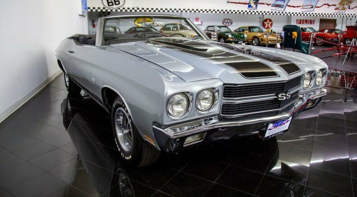 1970 Silver Chevrolet Chevelle --