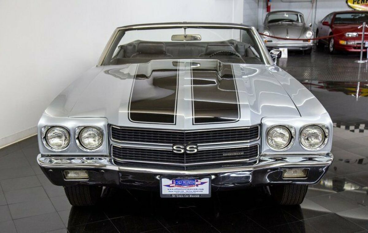 1970 Silver Chevrolet Chevelle --