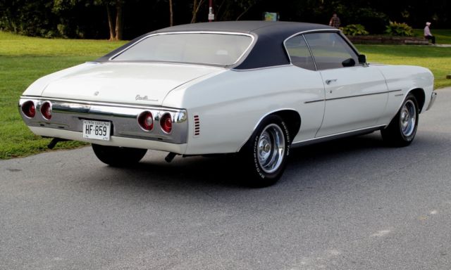 1972 White Chevrolet Chevelle Coupe