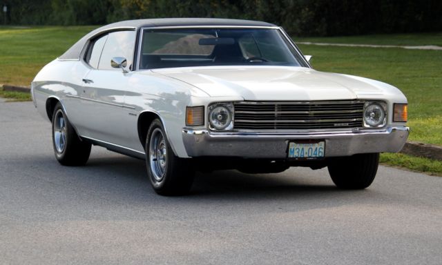 1972 White Chevrolet Chevelle Coupe