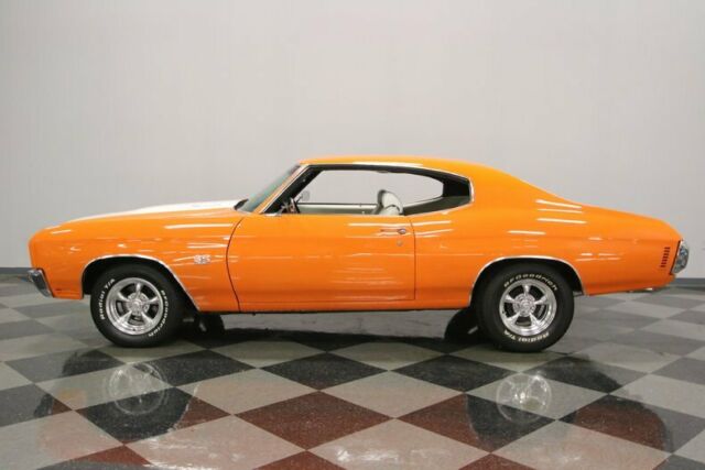 1970 Orange Chevrolet Chevelle Coupe