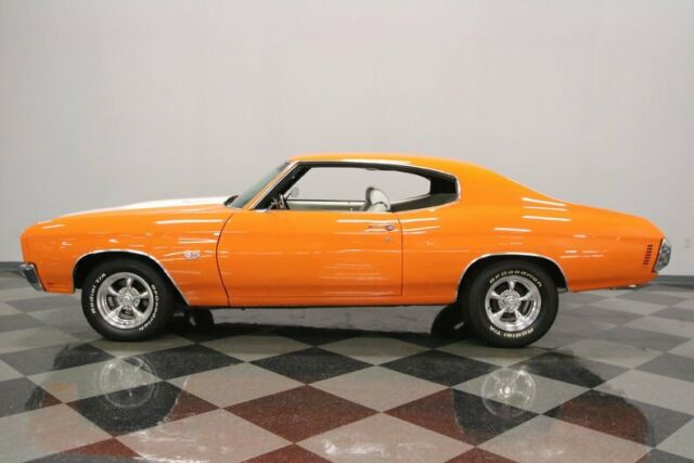 1970 Orange Chevrolet Chevelle Coupe