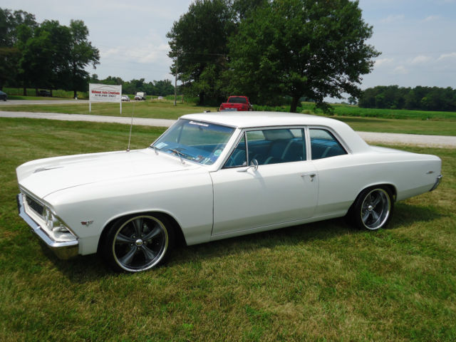 19660000 White Chevrolet Chevelle Sedan