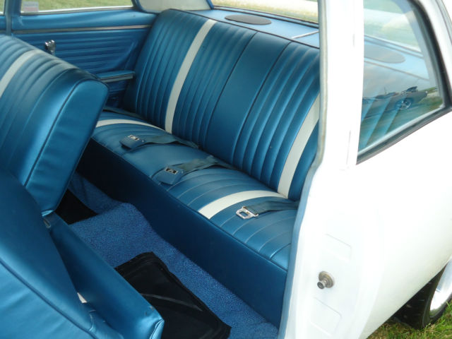 19660000 White Chevrolet Chevelle Sedan