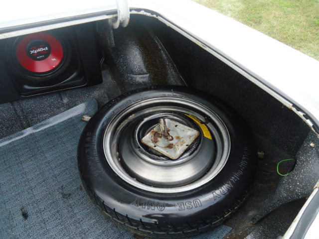 19660000 White Chevrolet Chevelle Sedan