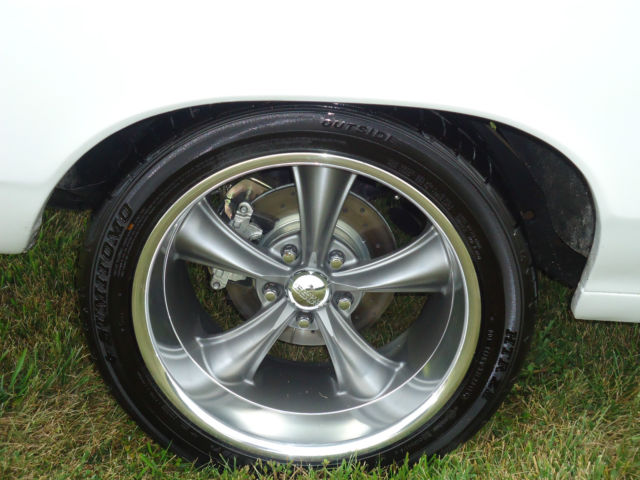 19660000 White Chevrolet Chevelle Sedan