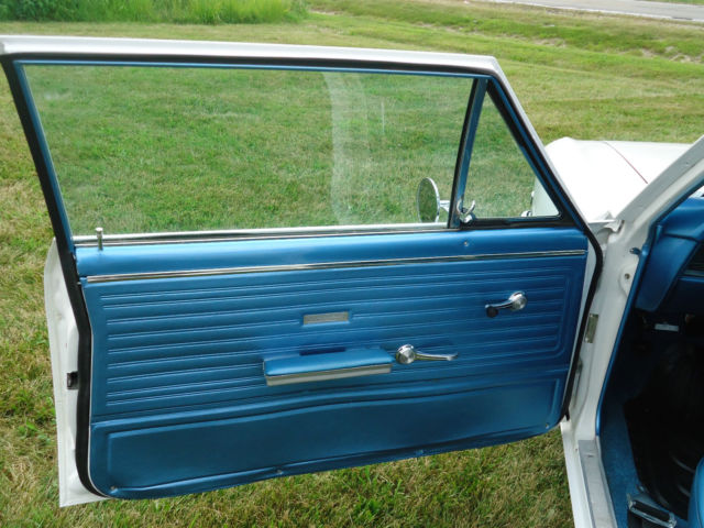 19660000 White Chevrolet Chevelle Sedan