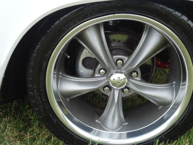 19660000 White Chevrolet Chevelle Sedan