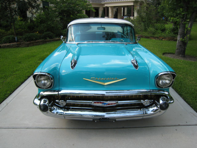 1957 Tropical Turquoise, India Ivory exterior Chevrolet Bel Air/150/210