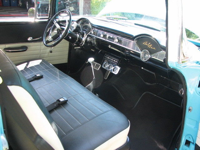 1956 Tropical Turquois / Diamond Ice Pearl Chevrolet Bel Air/150/210 Sedan