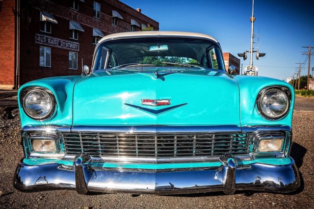 1956 Tropical Turquois / Diamond Ice Pearl Chevrolet Bel Air/150/210 Sedan