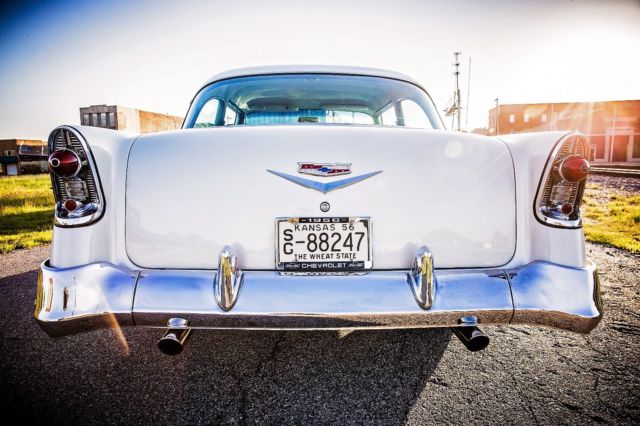 1956 Tropical Turquois / Diamond Ice Pearl Chevrolet Bel Air/150/210 Sedan