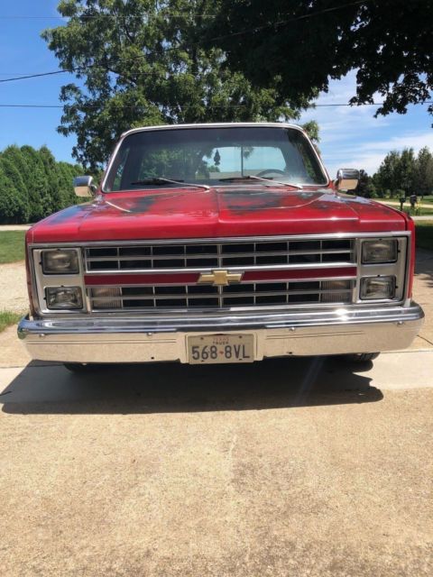 1983 Red/White Chevrolet C-10