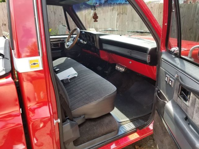 1986 Red Black Chevrolet C-10 Standard Cab Pickup