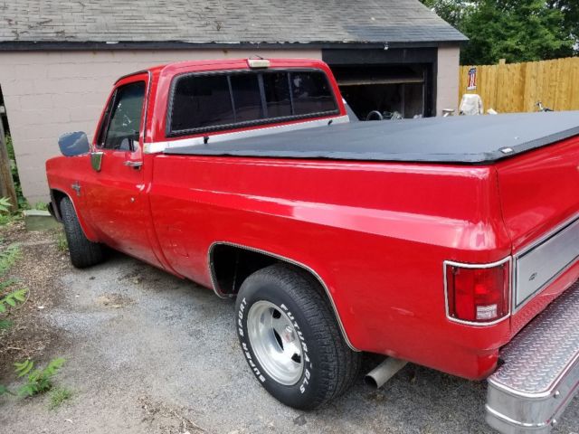 1986 Red Black Chevrolet C-10 Standard Cab Pickup