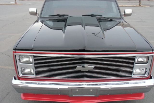 1986 Red Black Chevrolet C-10 Standard Cab Pickup