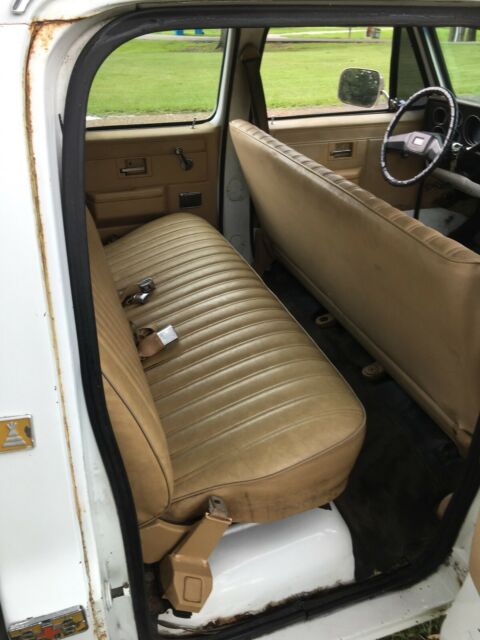 1987 White Chevrolet C-10 Crew Cab Pickup