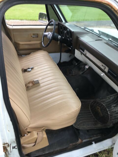 1987 White Chevrolet C-10 Crew Cab Pickup