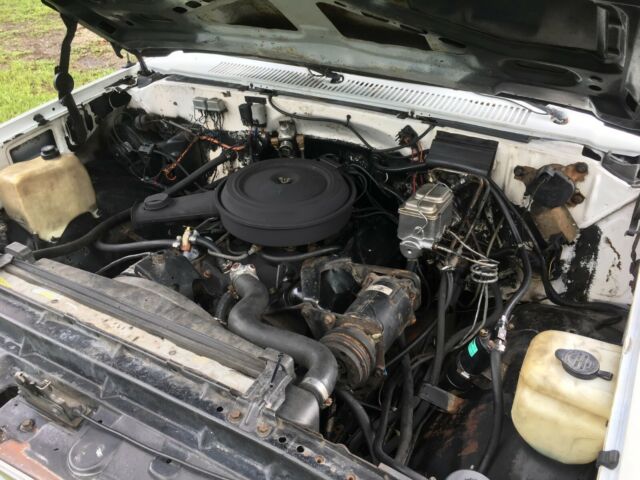 1987 White Chevrolet C-10 Crew Cab Pickup