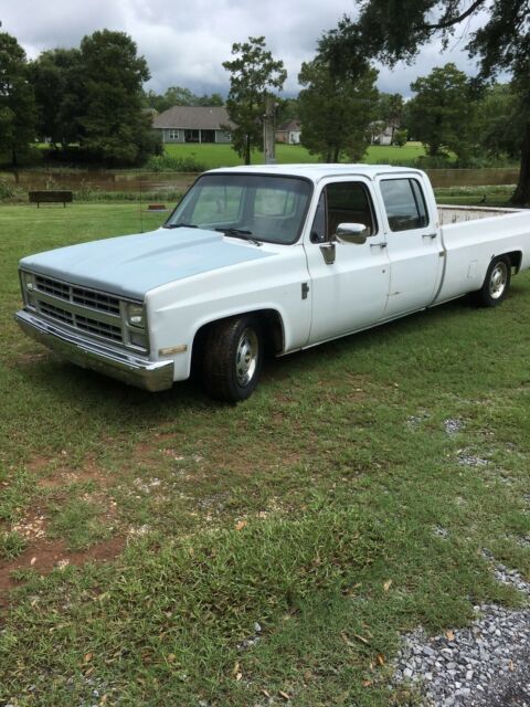 1987 White Chevrolet C-10 Crew Cab Pickup