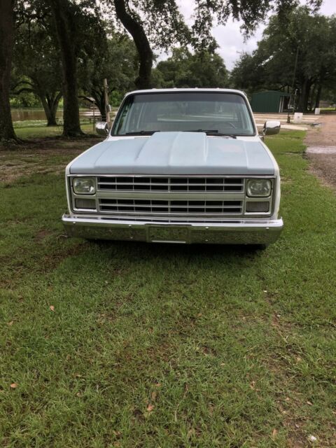 1987 White Chevrolet C-10 Crew Cab Pickup