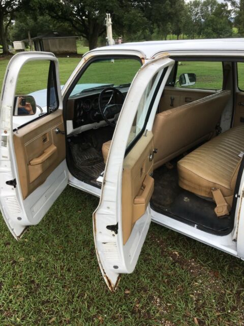 1987 White Chevrolet C-10 Crew Cab Pickup