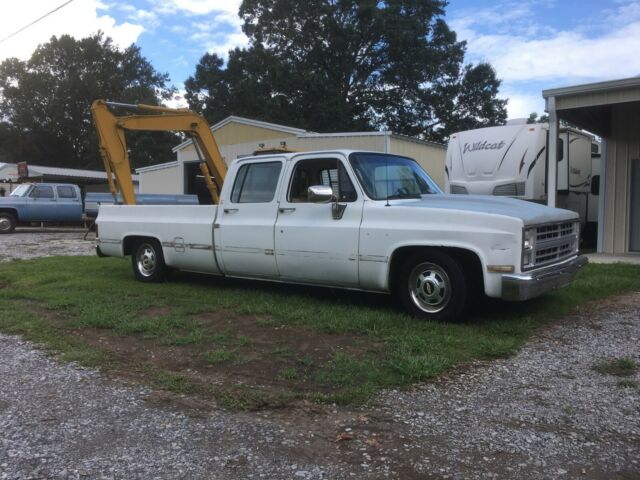1987 White Chevrolet C-10 Crew Cab Pickup