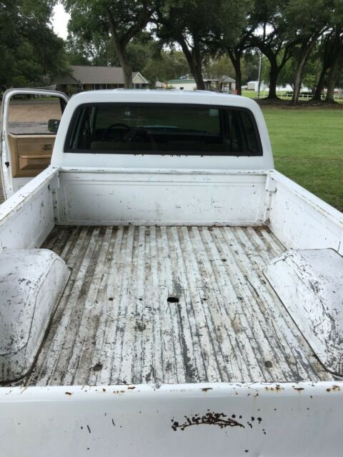1987 White Chevrolet C-10 Crew Cab Pickup