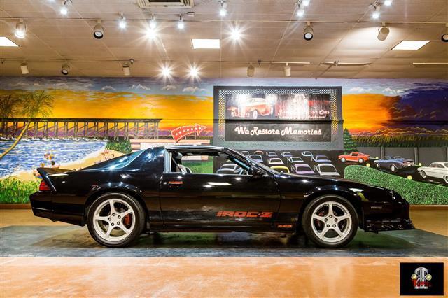 1987 Black Chevrolet Camaro --