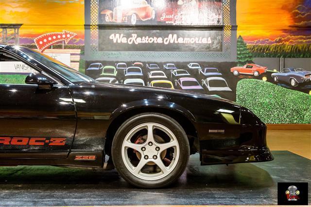 1987 Black Chevrolet Camaro --