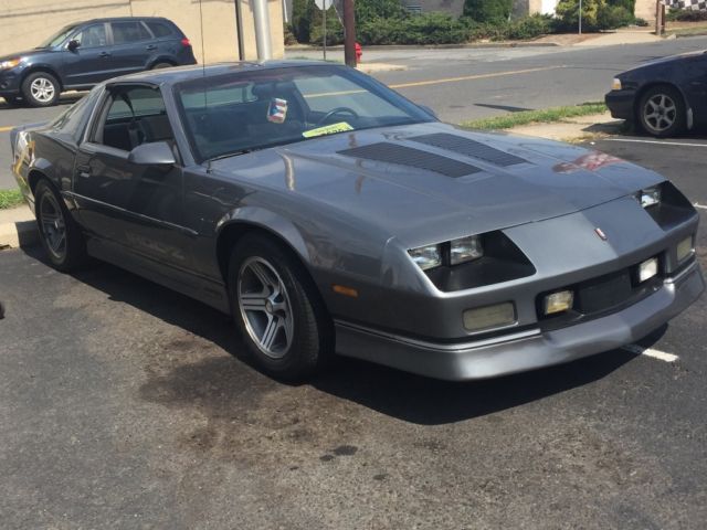 1989 White Chevrolet Camaro Coupe