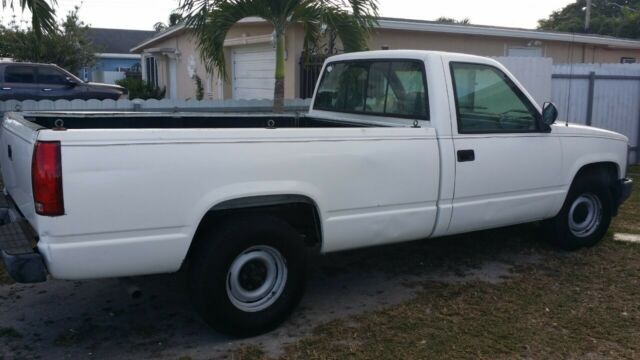 1993 White Chevrolet C/K Pickup 1500 Cab & Chassis