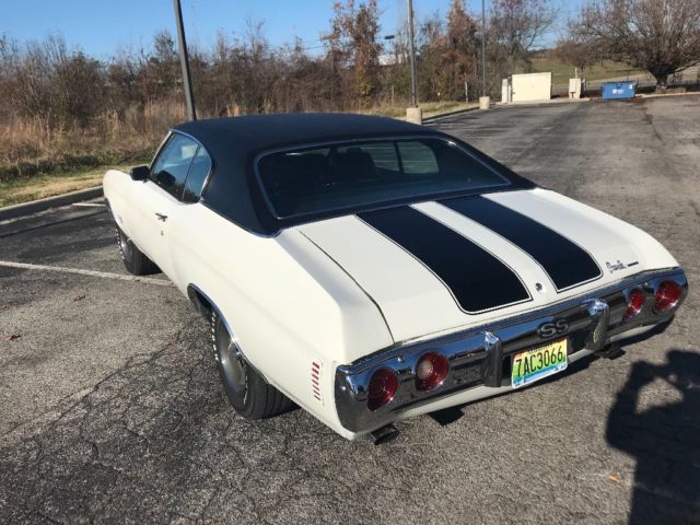 1971 White Chevrolet Chevelle Coupe