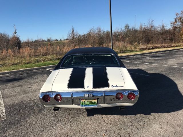 1971 White Chevrolet Chevelle Coupe