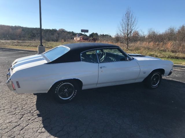 1971 White Chevrolet Chevelle Coupe