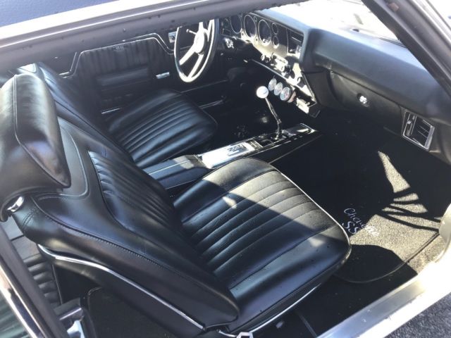 1971 White Chevrolet Chevelle Coupe
