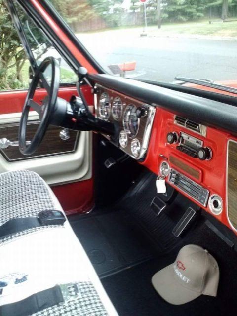 1972 Medium red/white Chevrolet C-10 Long bed
