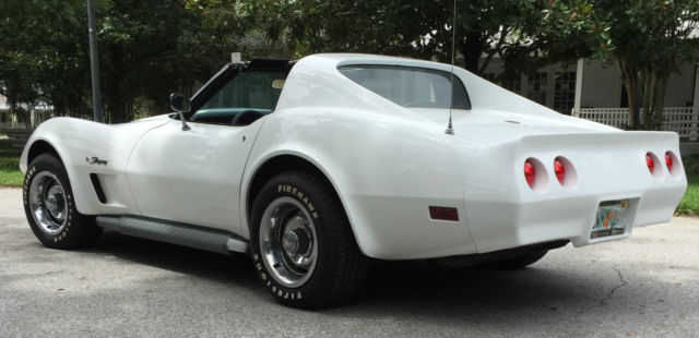 1976 White Chevrolet Corvette Coupe