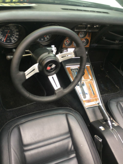 1976 White Chevrolet Corvette Coupe