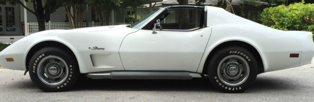 1976 White Chevrolet Corvette Coupe