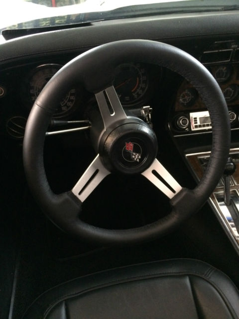 1976 White Chevrolet Corvette Coupe