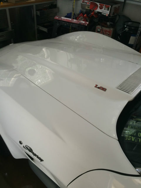 1976 White Chevrolet Corvette Coupe