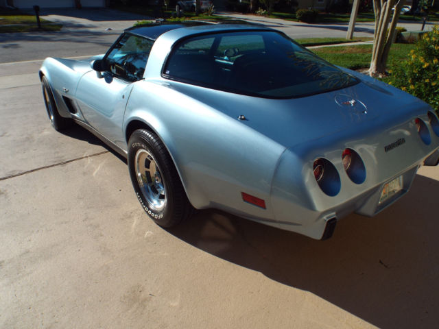 1979 2008 GM Color (Polar Blue) Chevrolet Corvette Coupe w/T-Tops (2 sets)