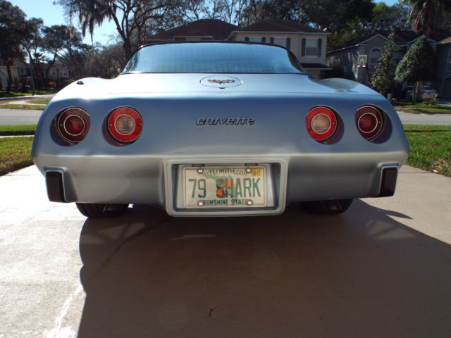 1979 2008 GM Color (Polar Blue) Chevrolet Corvette Coupe w/T-Tops (2 sets)