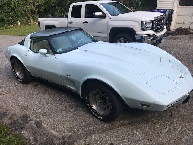 1979 blue/white Chevrolet Corvette