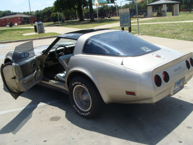 1982 Two Tone Tan Chevrolet Corvette Coupe
