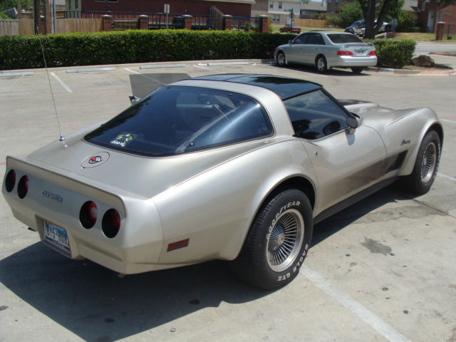1982 Two Tone Tan Chevrolet Corvette Coupe