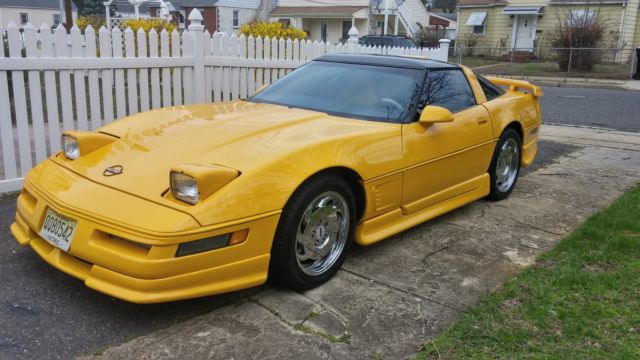 1985 Red Chevrolet Corvette Hatchback