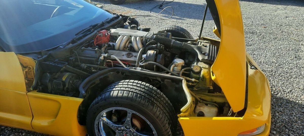 1986 Yellow Chevrolet Corvette Hatchback